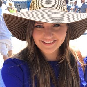 Meet your Posher, Caroline