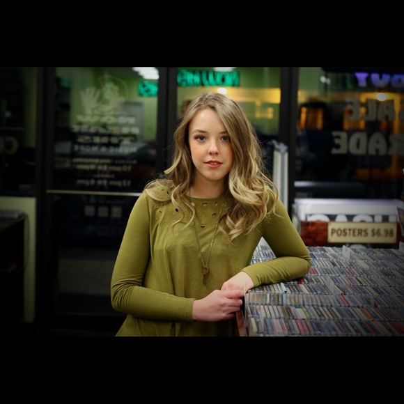 Meet your Posher, Anna - Picture 2 of 3