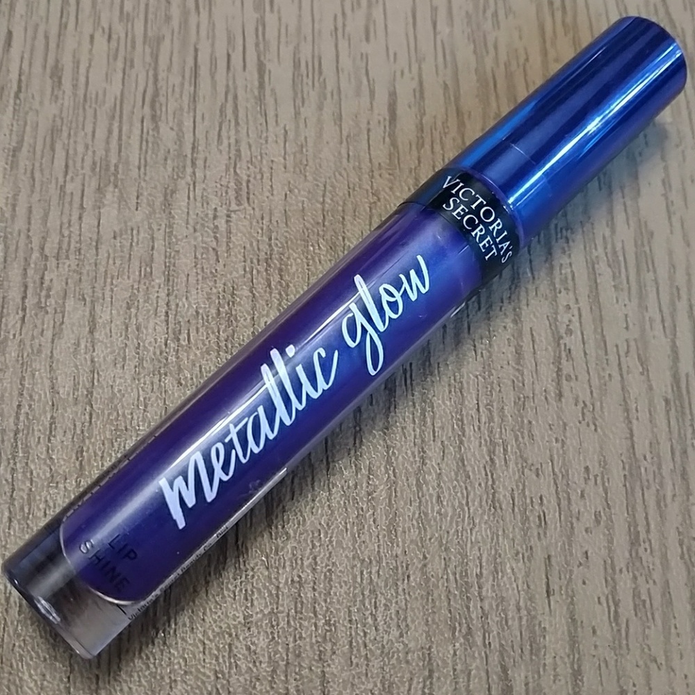 NEW Victoria' Secret Metallic Glow lip color/gloss