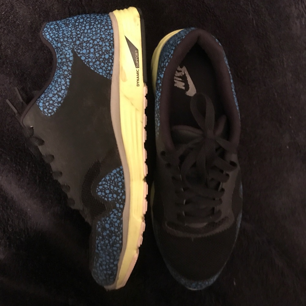 Nike shoes 💛💙