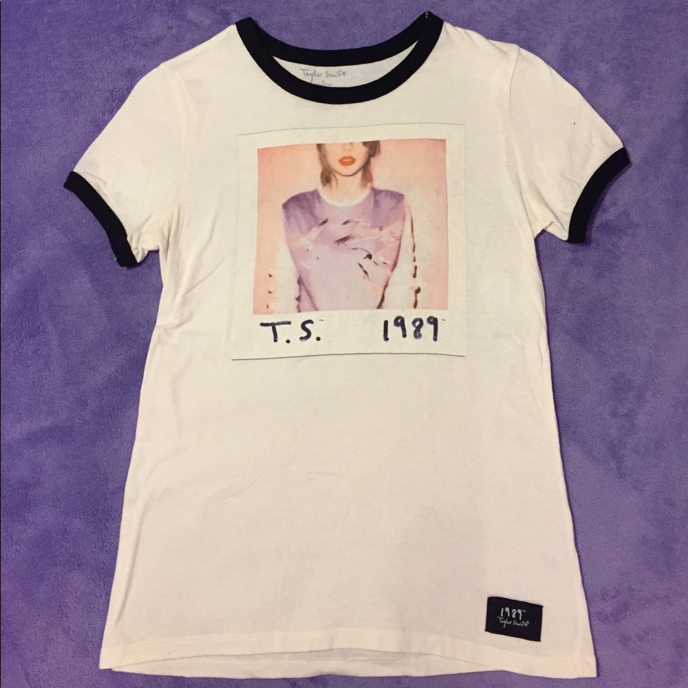 Taylor Swift 1989 world tour t-shirt