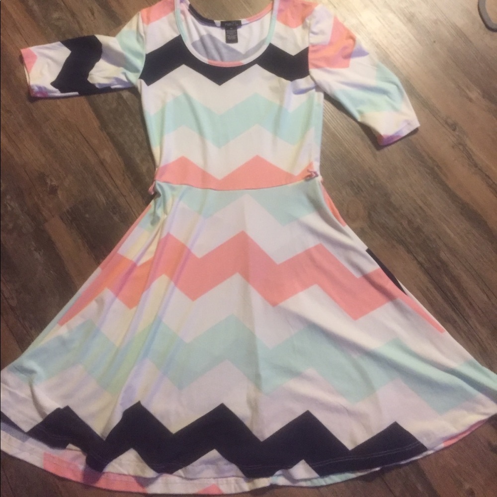 Quarter sleeve dress