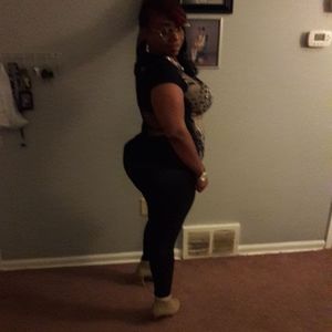 Meet your Posher, Tia