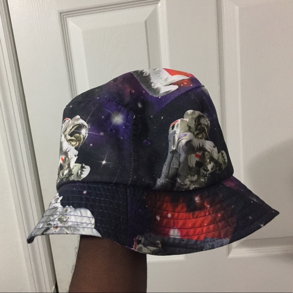 Bucket hat