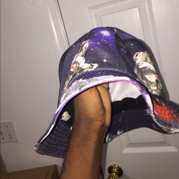 Bucket hat - Picture 2 of 3
