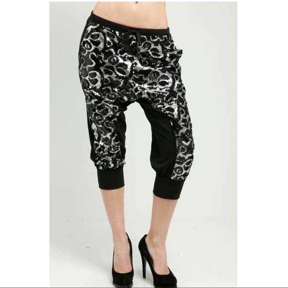 🌟New! Black & Silver Sequins Cropped Jogger Pants - Picture 1 of 7