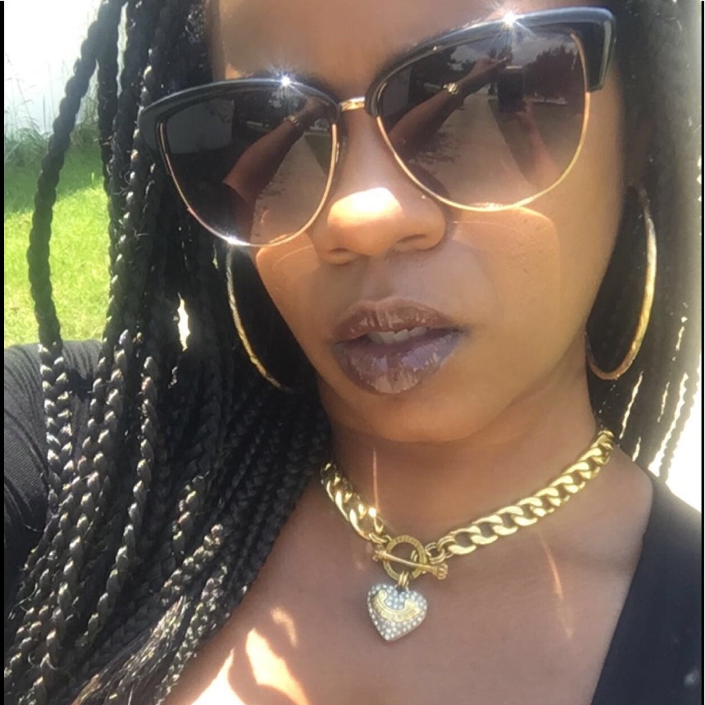 Meet your Posher, Crystal