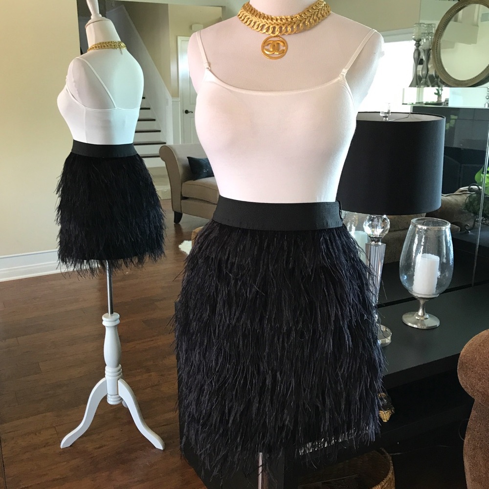 ❤️SOLD❤️NWT SUGARLIPS Ostrich feather skirt - Picture 5 of 8