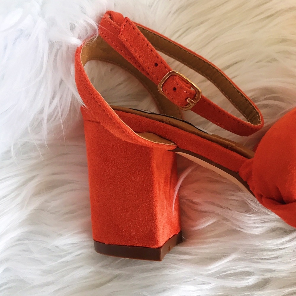 New Comfy Braided In Gold Sandal Heels - Picture 4 of 5