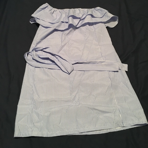 Off the shoulder striped dress - Picture 3 of 3