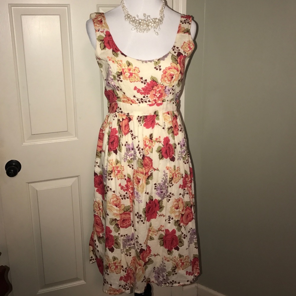 Cream, Rose, Hydrangea Print Midi-Dress.  Size 7