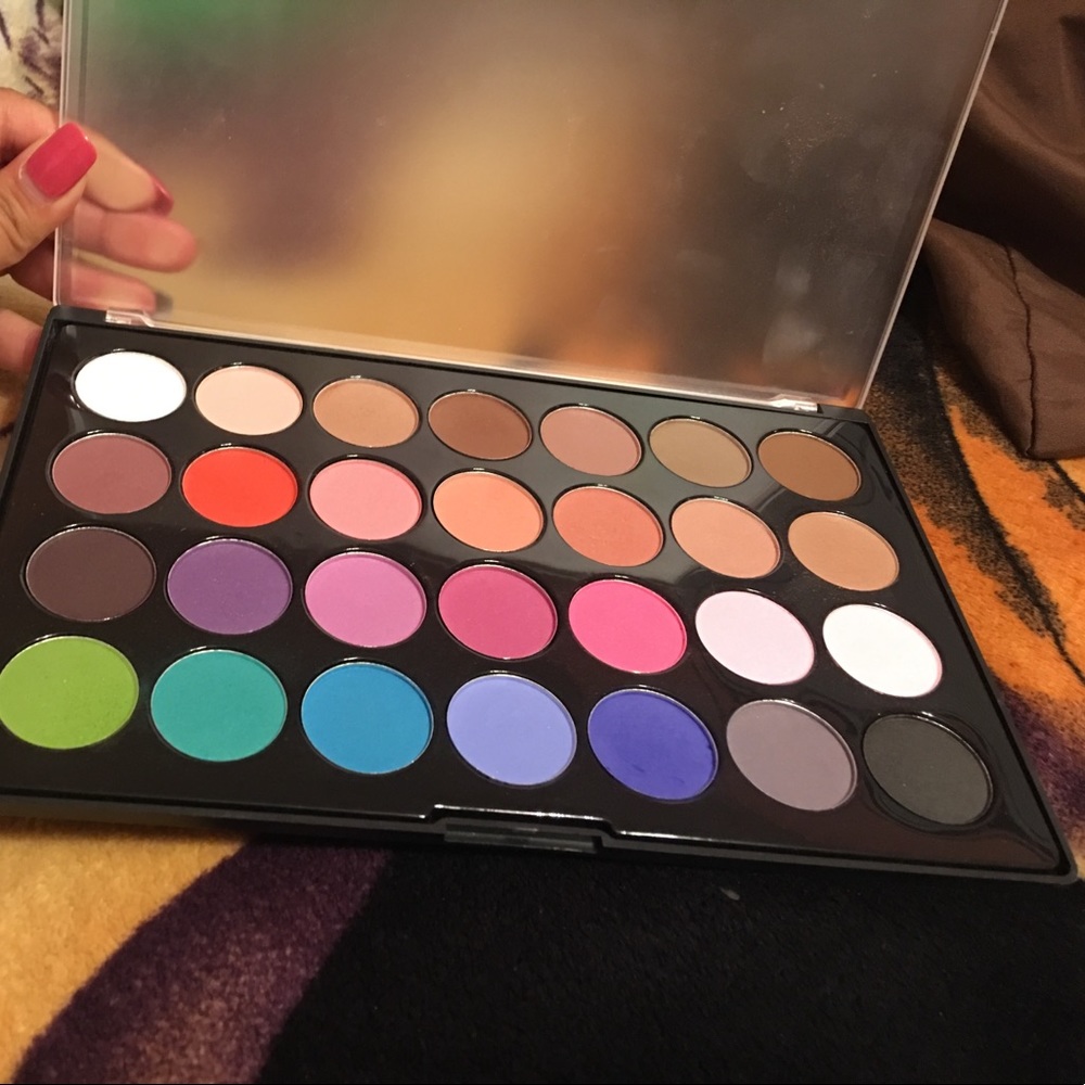 Modern mattes 28 color eyeshadow