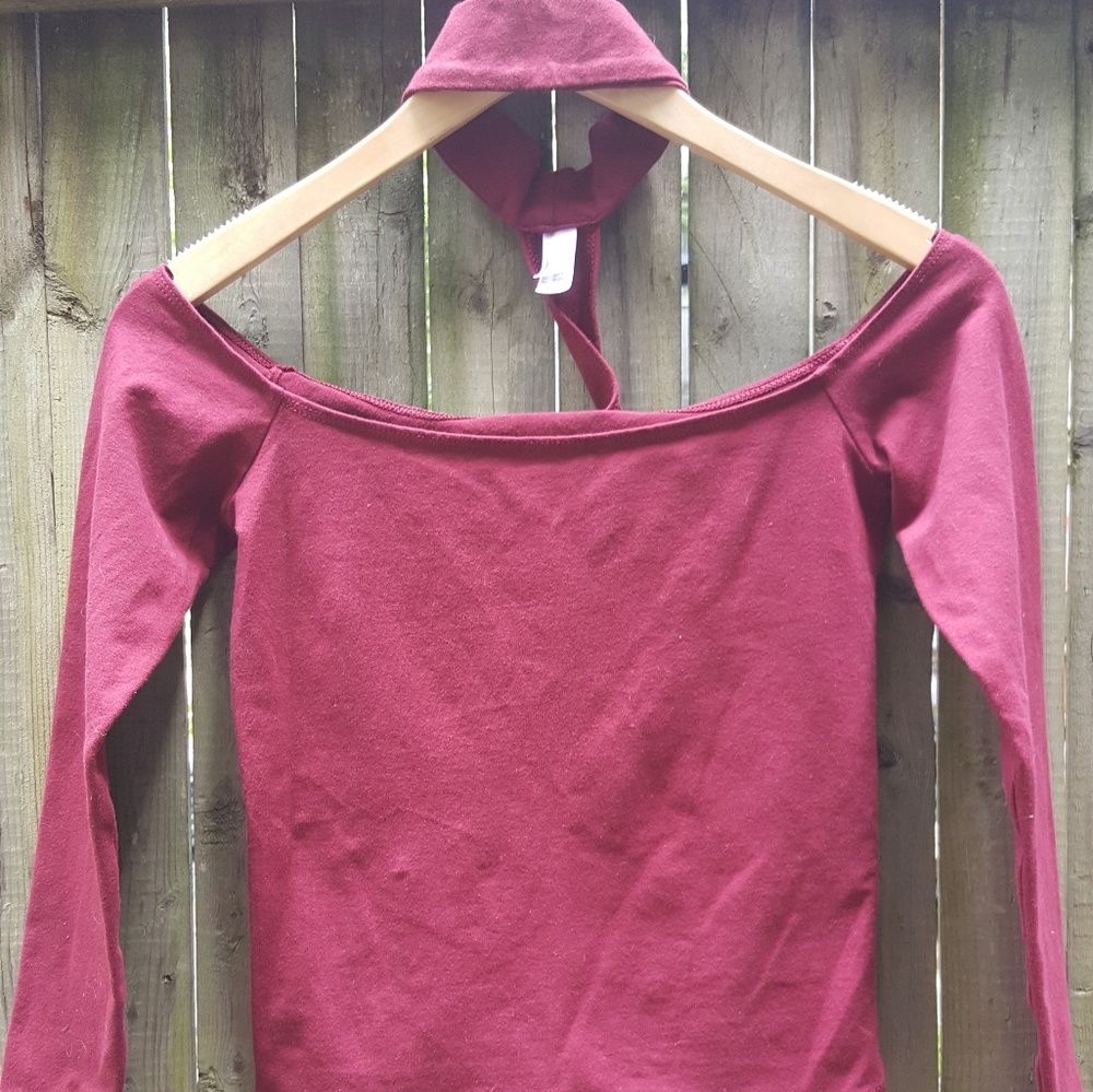 Long sleeve off-the-shoulder choker top