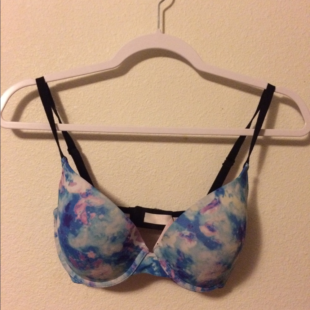 32 DD Victoria's Secret Bra