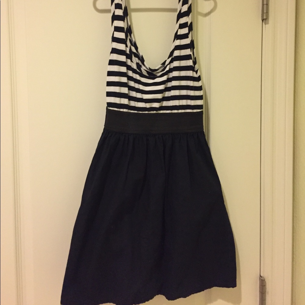 Short striped dress with belt