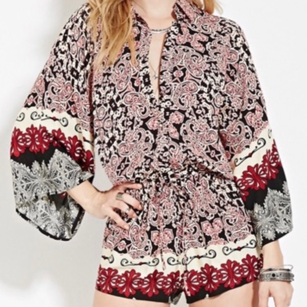 🌸NWT Forever21 Kimono Sleeve Paisley Romper