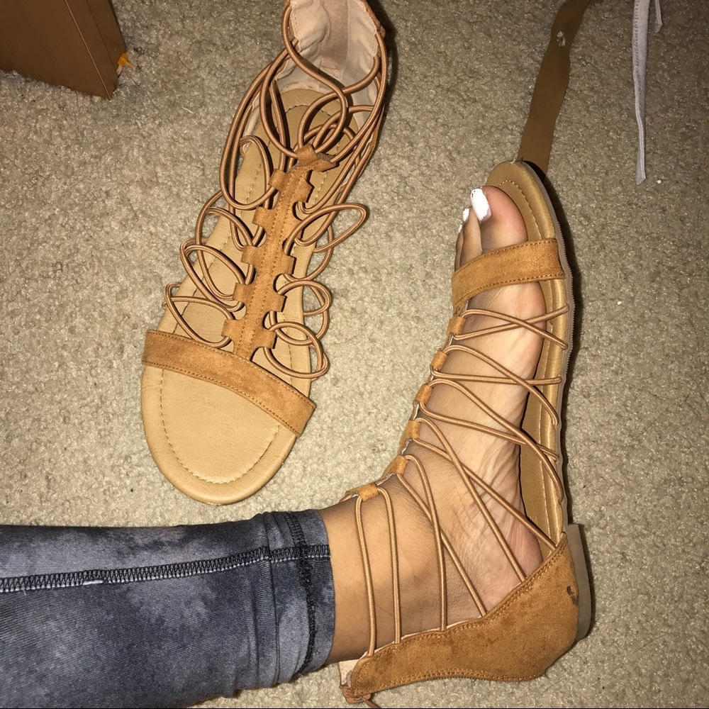 CHARLOTTE RUSSE SANDALS - Picture 3 of 4