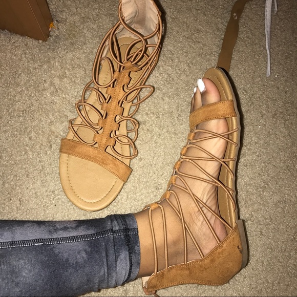 CHARLOTTE RUSSE SANDALS - Picture 3 of 4