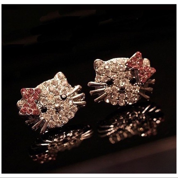 Stunning Hello Kitty CZ Stud Earrings New! - Picture 3 of 4