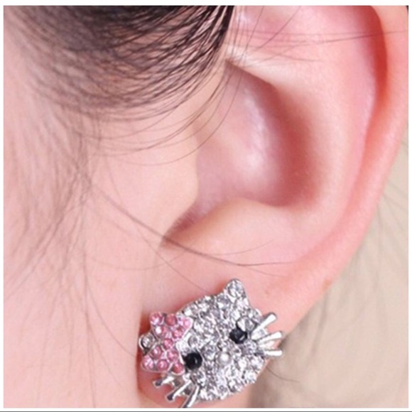 Stunning Hello Kitty CZ Stud Earrings New! - Picture 4 of 4