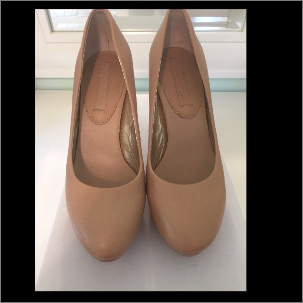 Banana Republic leather pumps, size 5.5