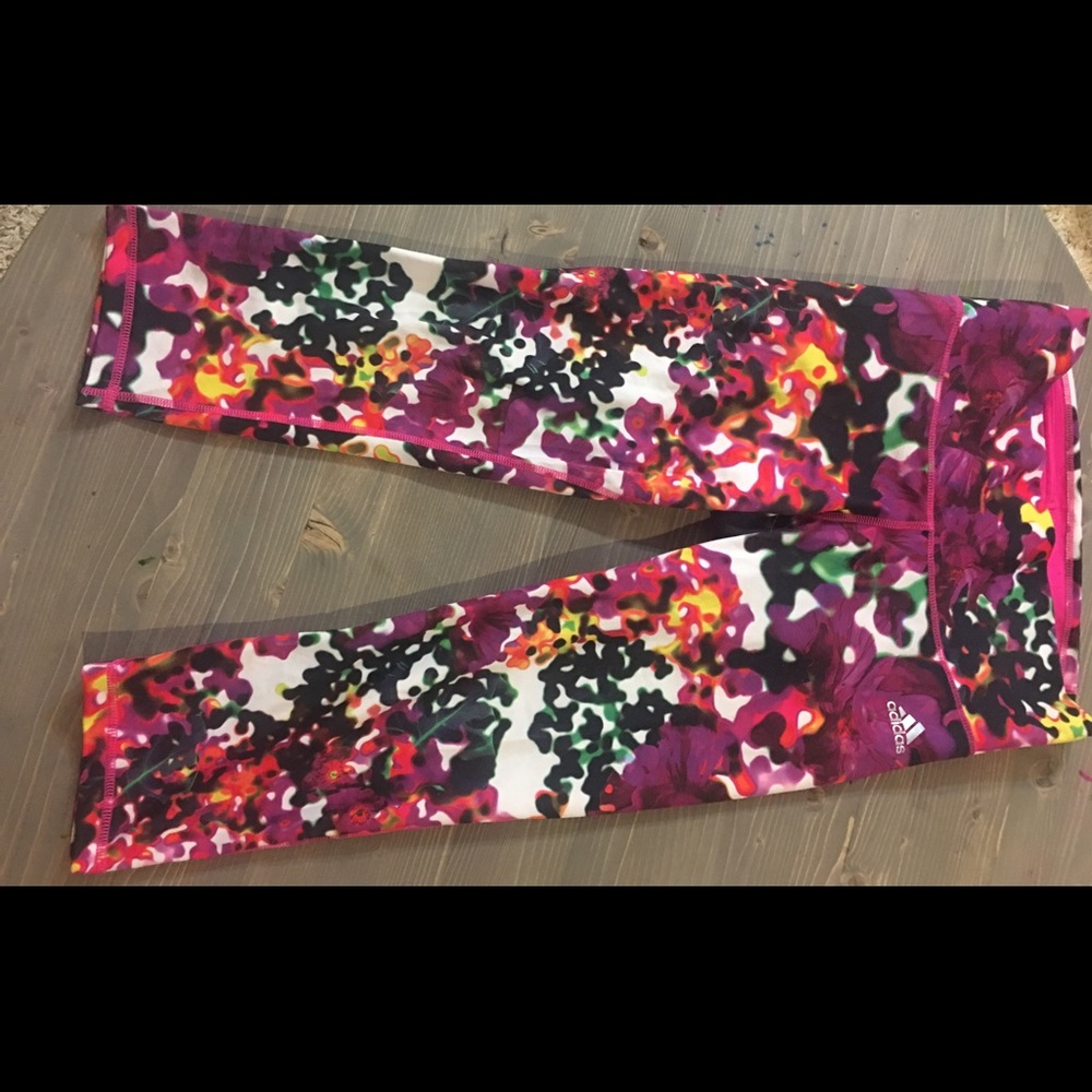 NWOT! Women's Adidas Floral mid-calf leggings.