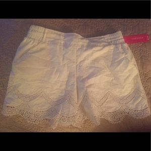 CREAM CROCHET SHORTS