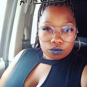 Meet your Posher, Raquel