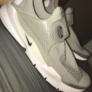 Men's size 12 Nike sock dart