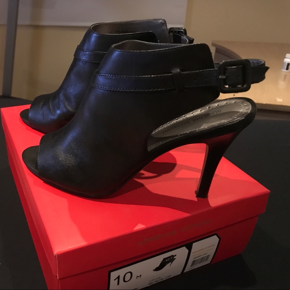 Adrienne Vittadini Black open Toe Sandals 10