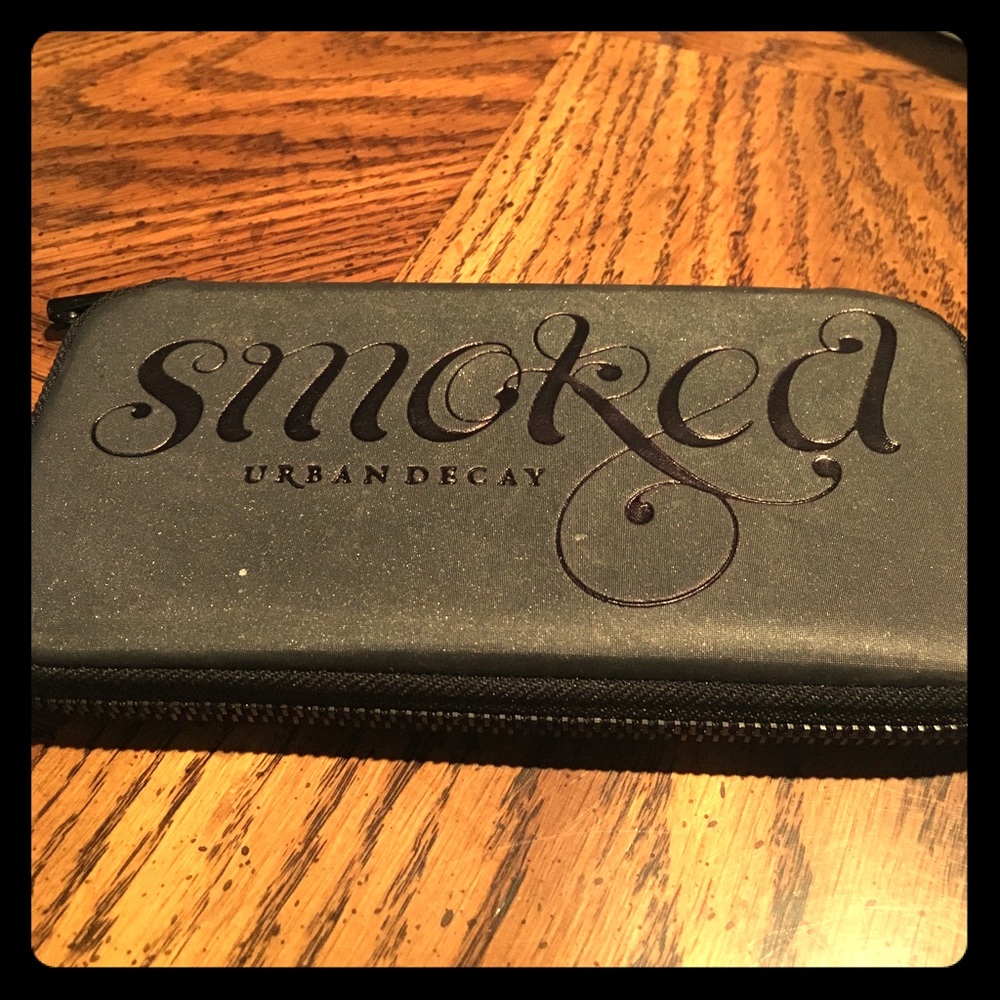 Urban decay smoked zippered pallet