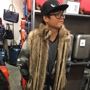 Meet your Posher, Hollis