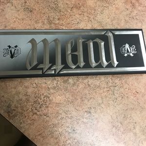 Authentic Kat Von D Metal Matte Palette