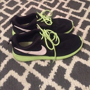 Lime Green & Black Roches