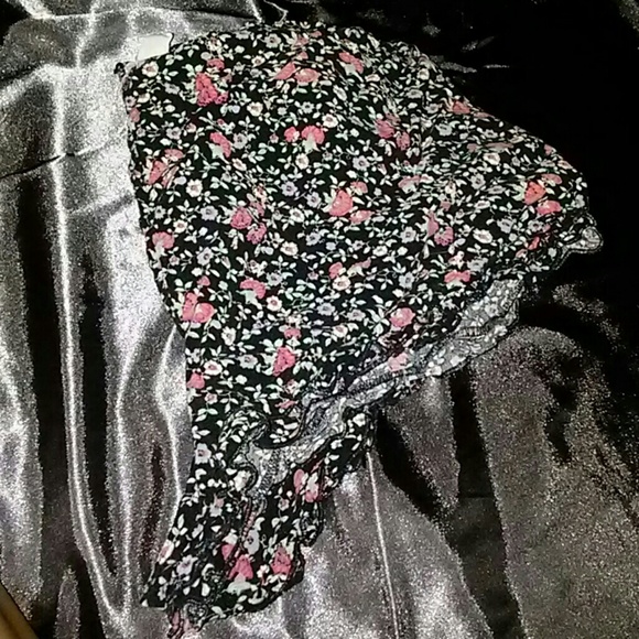 Bethany Mota floral shorts - Picture 2 of 3