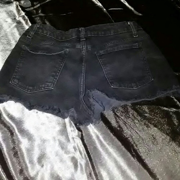 Black high rise jean shorts - Picture 2 of 3