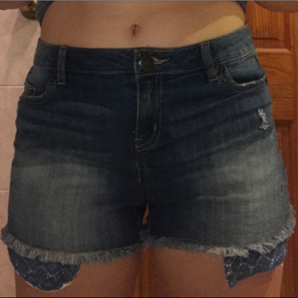 medium wash jean shorts