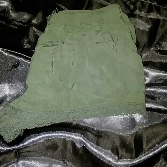Dark green shorts - Picture 1 of 2