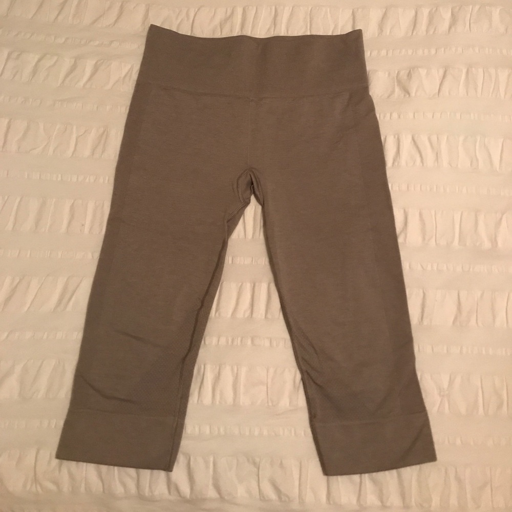 Lululemon yoga capri pants
