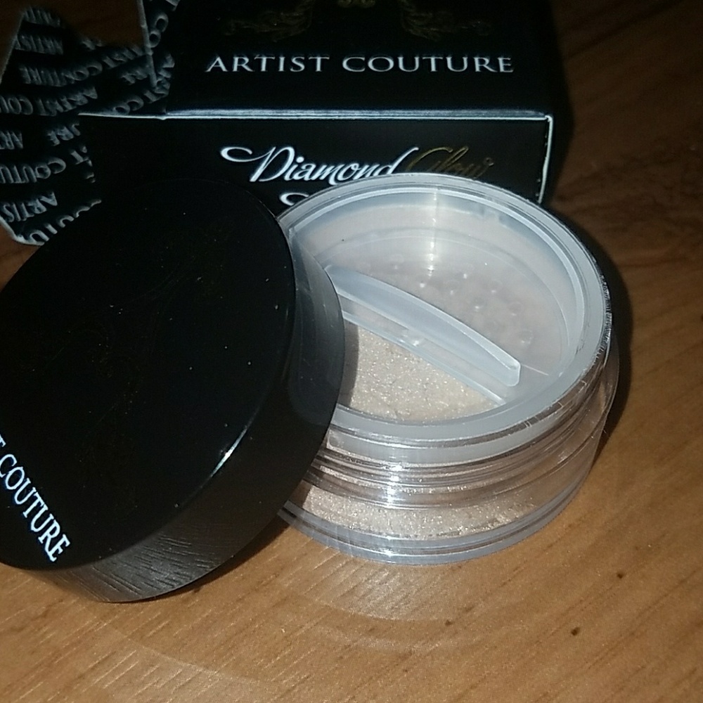 Artist Couture Diamond Glow Powder in Illuminati