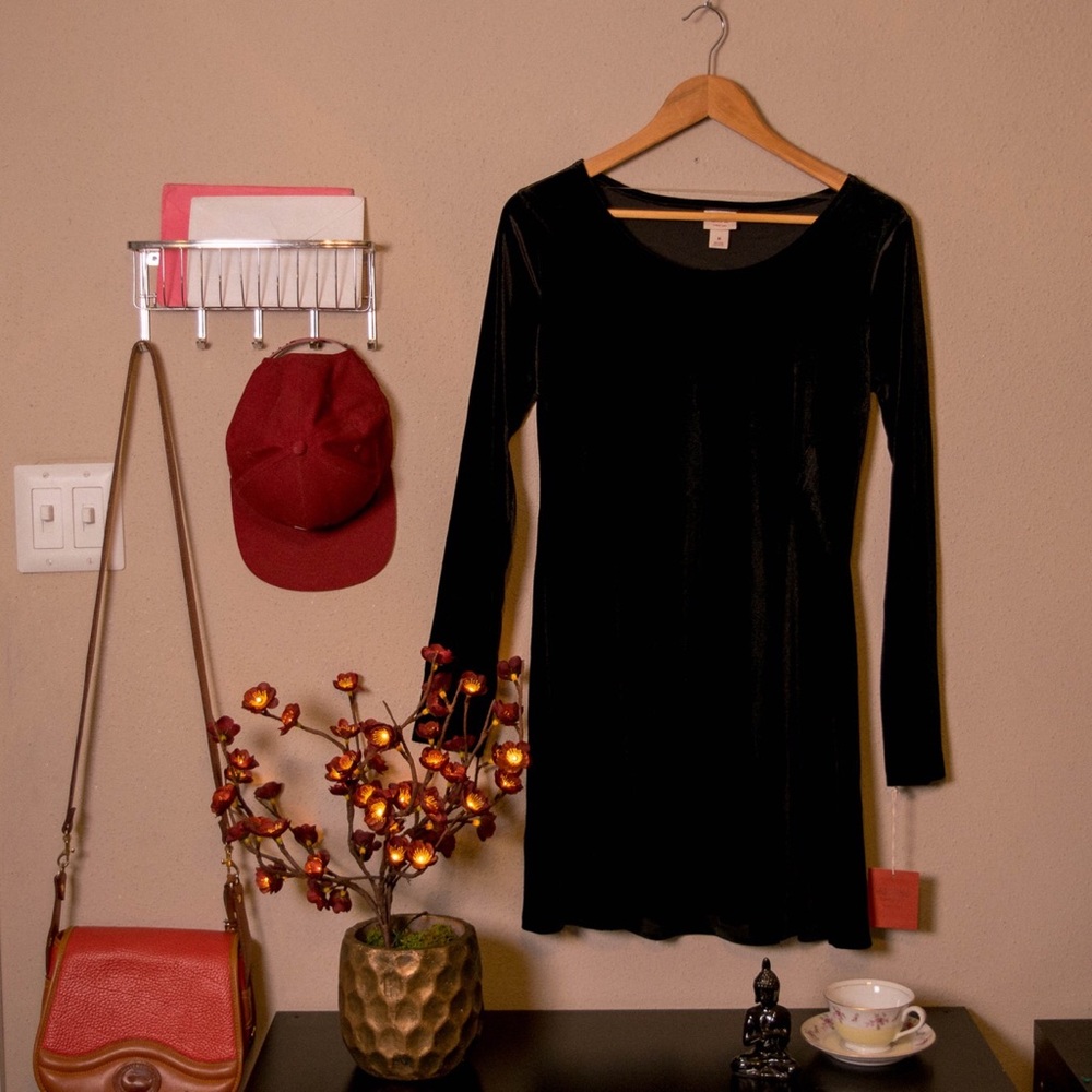 Black Velvet Long Sleeve Dress