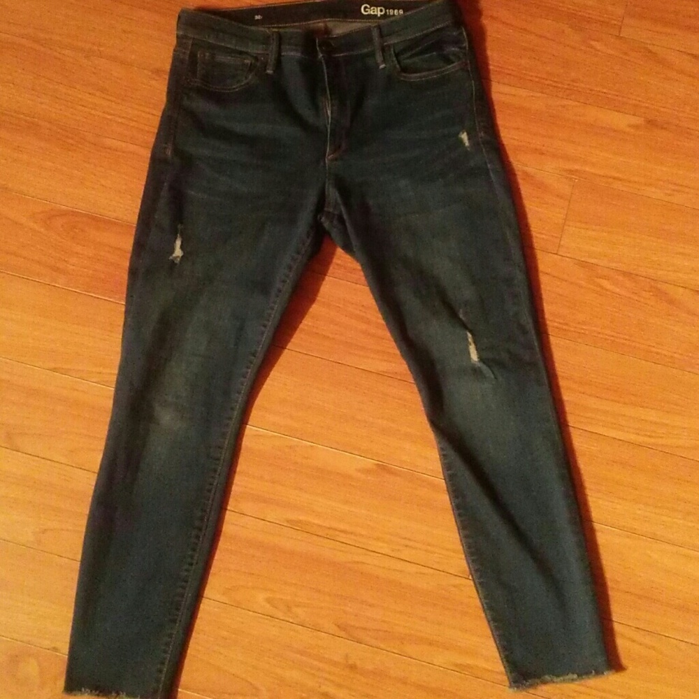 GAP 1969 DISTRESSED DENIM