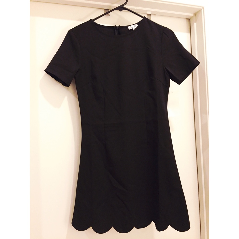 NWT Tobi scallop sheath dress
