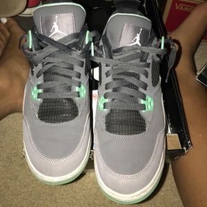 Air Jordan 4 green glows