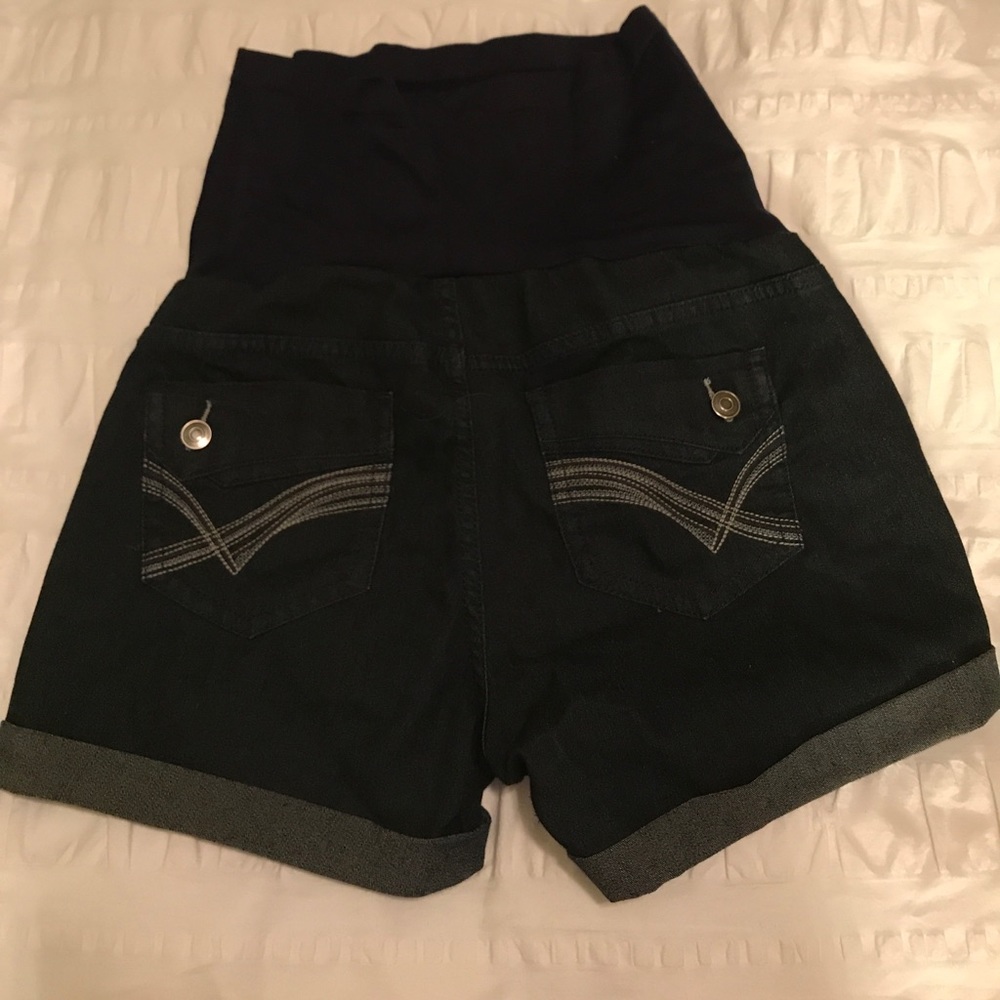 Maternity jean shorts size L (runs small)