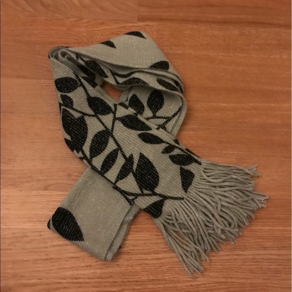 Super cute and soft leafy gray and black scarf