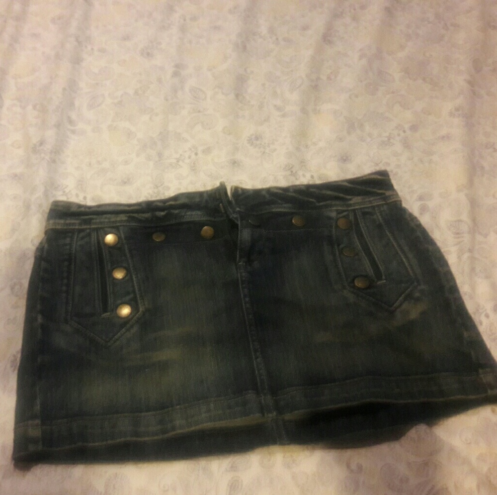 nwot dkny jean mini skirt in 11