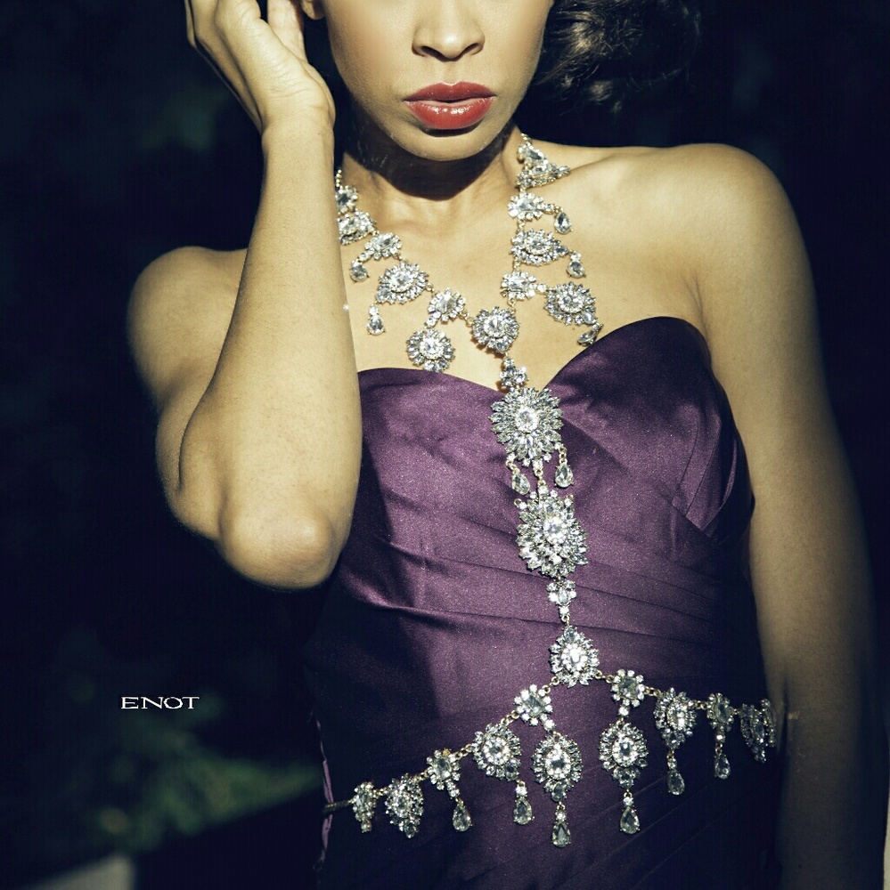 The "Glamour Girl" body chain.