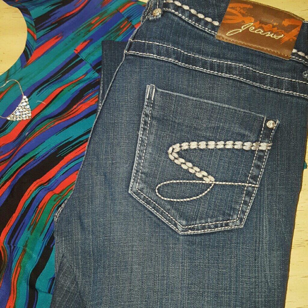 LIKE NEW! Seven 7