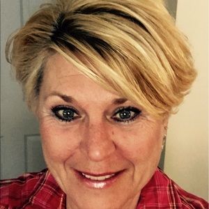 Meet your Posher, Carla